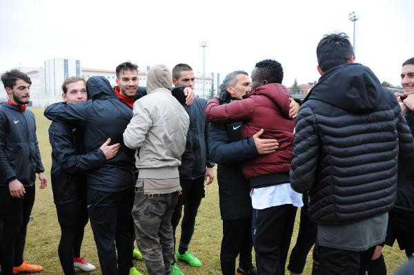 Eskişehirspor'da deprem: 9 futbolcu kulübü terk etti! - Resim: 3