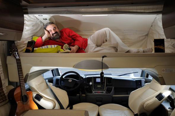 Uçak korkusu Volkan Konak'a karavan aldırdı - Resim: 2