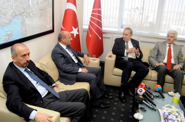 Siyasi partilerde bayramlaşma trafiği - Resim: 1