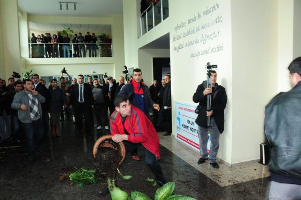 Öfkeli esnaf Büyükşehir'i bastı - Resim: 3