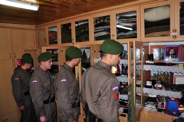 Şehit oğlu her an geri gelecekmiş gibi! - Resim: 1