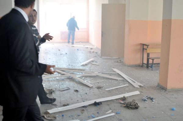Cizre'de okulda patlama - Resim: 1