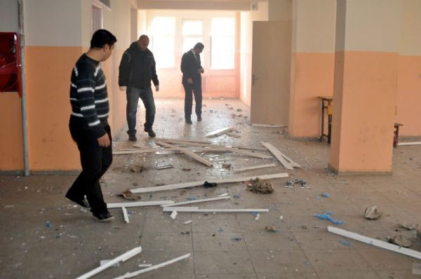 Cizre'de okulda patlama - Resim: 3