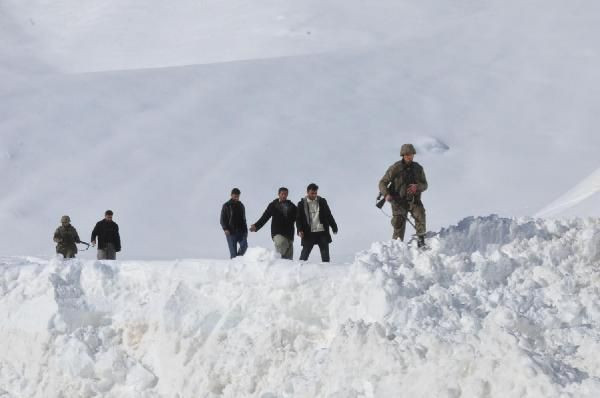Mehmetçik dedöktörle bakın ne aradı! - Resim: 1