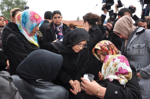 Patlama'da hayatını kaybedenler toprağa verildi - Resim: 3