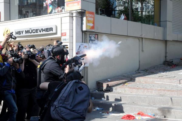 1 Mayıs Beşiktaş savaş alanı gibi - Resim: 2