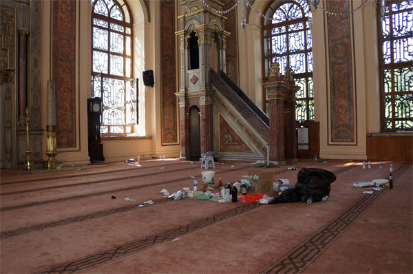 Eylemciler camide içki ve sigara içti - Resim: 2