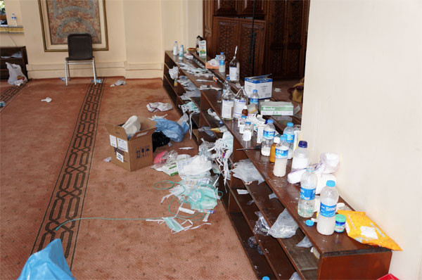 Eylemciler camide içki ve sigara içti - Resim: 3