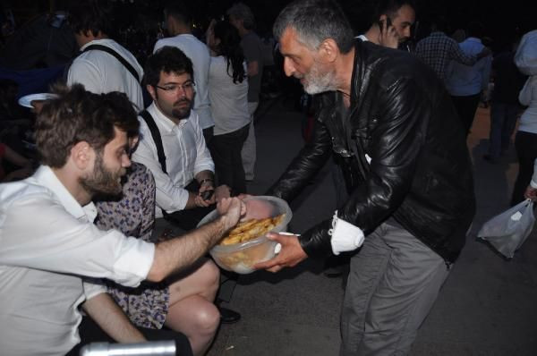 Gezi'de namazlı dualı gece - Resim: 1