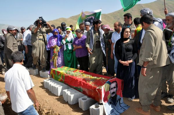 PKK'lı cenazesinde silahlı PKK'lılar - Resim: 3