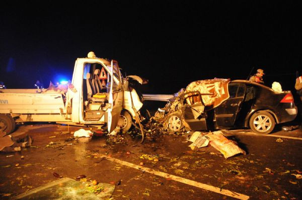 Sivas'ta katliam gibi kaza:8 ölü - Resim: 4