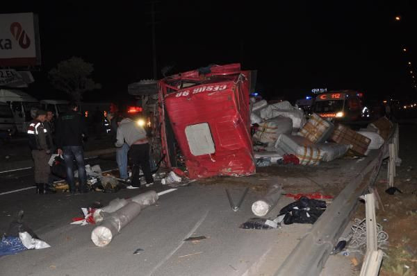 Uyudu, karayolunu bu hale getirdi - Resim: 1