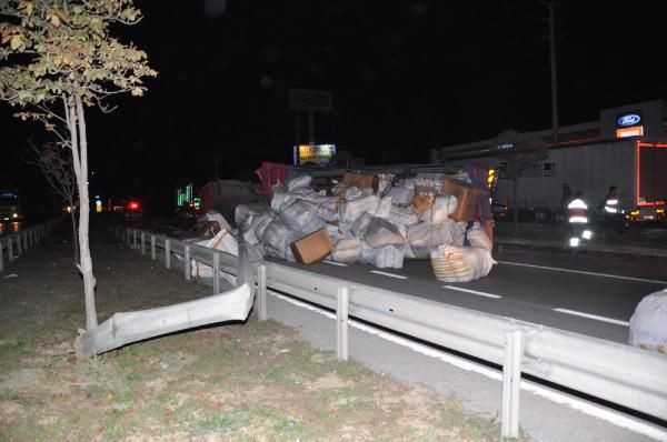 Uyudu, karayolunu bu hale getirdi - Resim: 2