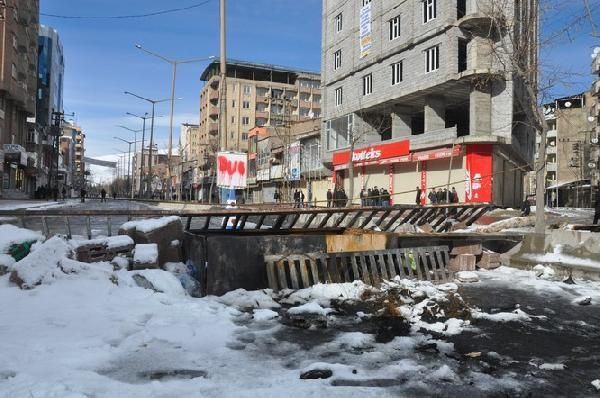 Yüksekova yine karıştı - Resim: 1