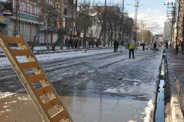 Yüksekova yine karıştı - Resim: 4