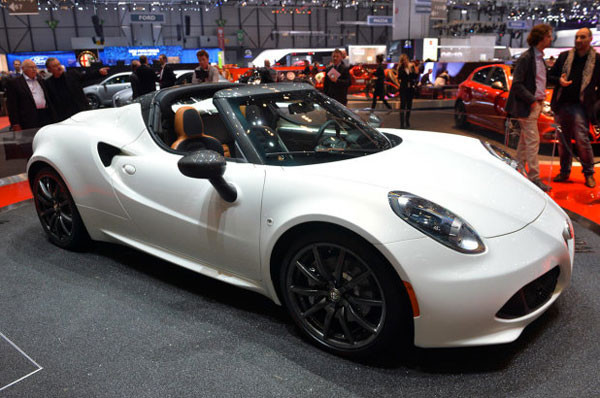Alfa 4C Spider Cenevre'de görücüye çıktı! - Resim: 1