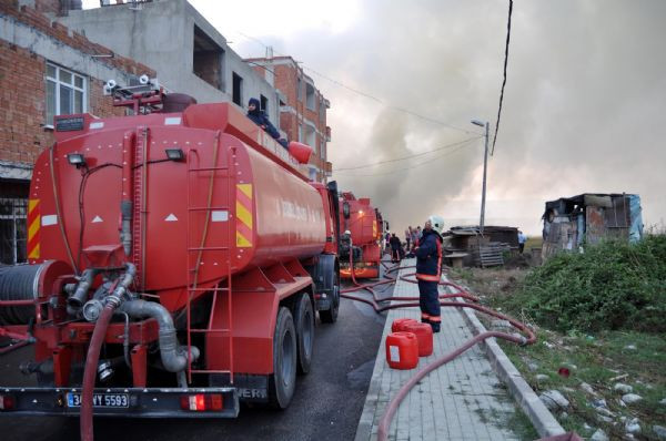 Palet deposu alev alev yandı! - Resim: 1