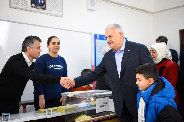 Binali Yıldırım oyunu kullandı espriyi patlattı - Resim: 0