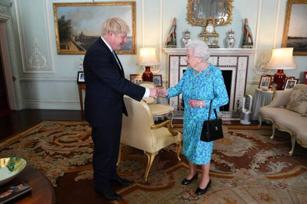 Kraliçe, Boris Johnson'a yetkiyi verdi - Resim: 0