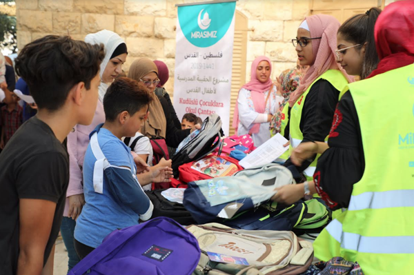 Mirasımız Derneği Kudüs'te yaşayan Filistinli çocukların yüzünü güldürdü - Resim: 1