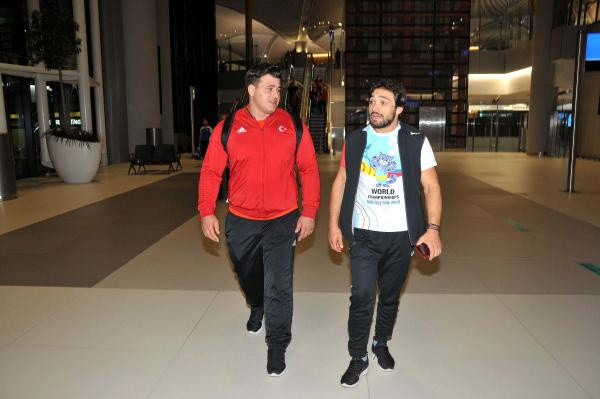 Böyle vefasızlık görülmedi! Dünya şampiyonu Rıza Kayaalp sessiz sedasız yurda döndü - Resim: 0