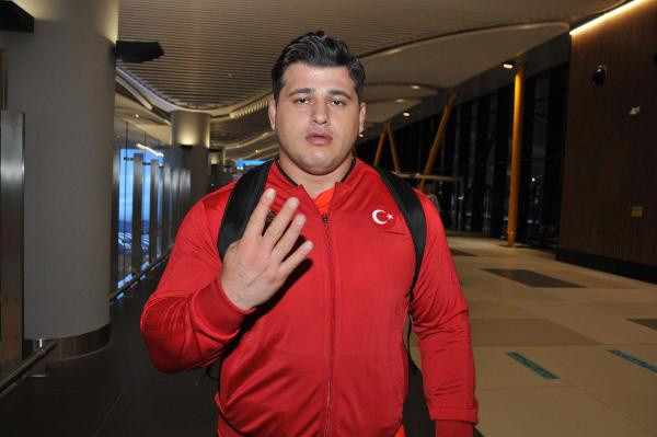 Böyle vefasızlık görülmedi! Dünya şampiyonu Rıza Kayaalp sessiz sedasız yurda döndü - Resim: 1