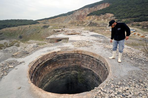 Bursa'da 5 yıl önce kapandı tehlike saçıyor: Giriş çıkışın yasaklanması gerekiyor - Resim: 1