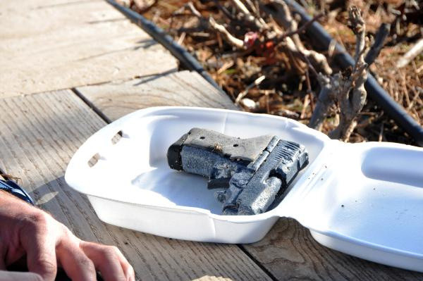 Konyaaltı Sahili'nde 2 tabanca bulundu! İncelenmek üzere kriminal servisine gönderildi - Resim: 1