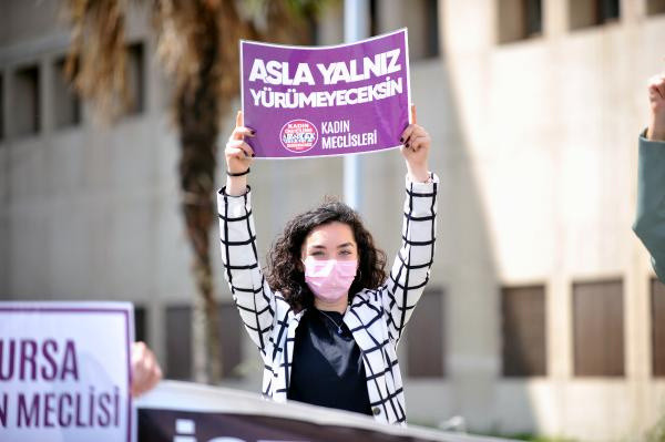 Sokak ortasında genç kıza bakıp, mastürbasyon yapan sanığın cezası belli oldu - Resim: 0