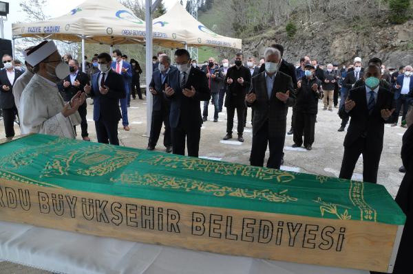 Diyanet İşleri Başkanı Ali Erbaş amcasının cenaze namazını kıldırdı - Resim: 0