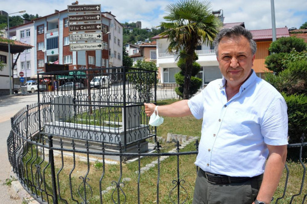 Tokat'ta bu kavşağı görenler şaşkına döndü! Kepçe kırılınca kaldırılamadı - Resim: 0