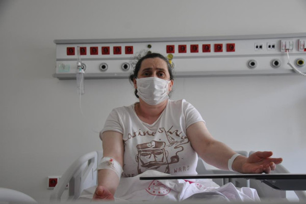 Aşı olmayı erteledi Covid-19’a yakalandı: Her şey çok değişik yaşanıyor - Resim: 0