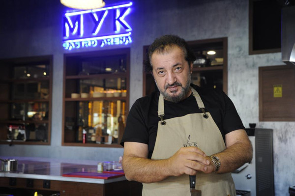 'Zarar göreceğiz' deyip TV8 Masterchef Mehmet Yalçınkaya'yı isyan etti: Bir harf koyarak... - Resim: 1