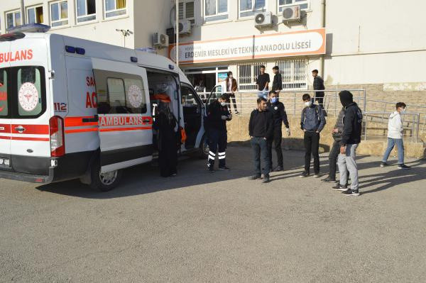 Adıyaman'da 10 öğrenci lahmacun yedikten sonra hastanelik oldu - Resim: 0
