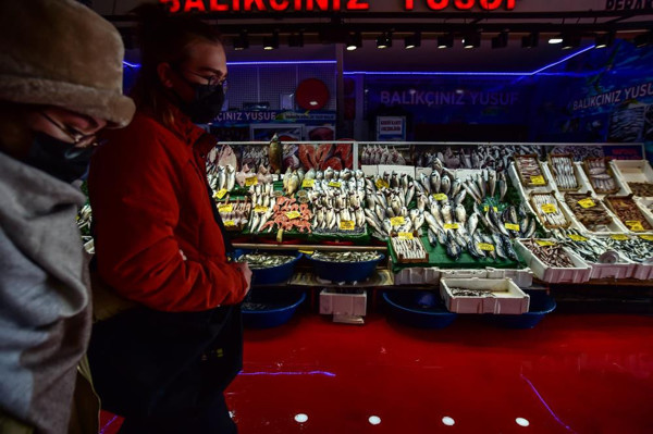 İstanbul'da tezgahlarda hamsi bolluğu yaşanıyor ama fiyatlar yüzleri güldürmedi - Resim: 0