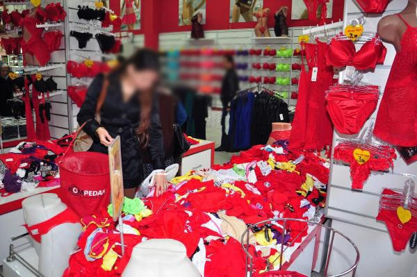 Kırmızı rujlu sapık yakalandı! - Resim: 3