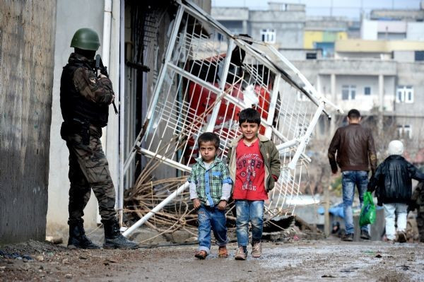 Günün karesi Silopi'den! Başı okşanan çocuğun mutluluğu - Resim: 1