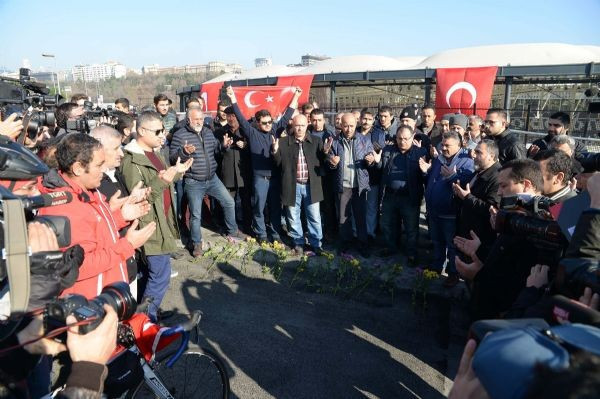 Patlamanın olduğu yerde gözyaşlarına boğuldular! - Resim: 4