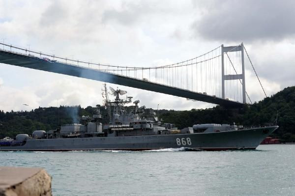 Boğaz'da dikkat çeken an! Rus savaş gemileri böyle geçti - Resim: 3