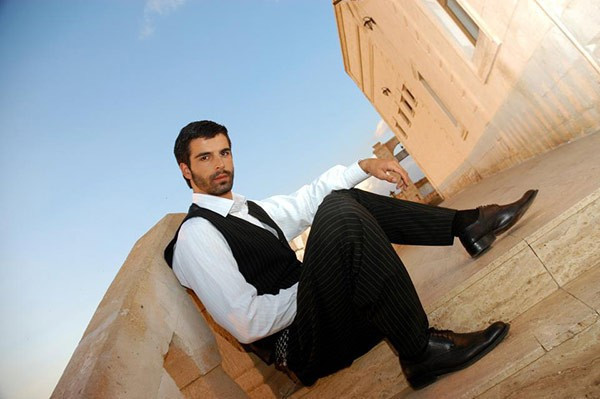 Mehmet Akif Alakurt oyunculuğu bırakıp ülkeyi terk etti! - Resim: 1