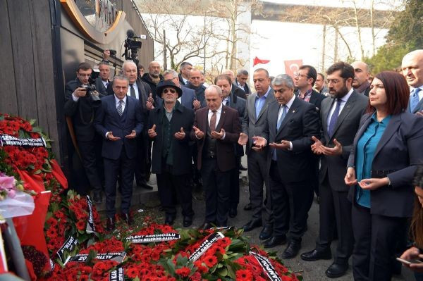 CHP'liler Reina'da dua edip özür diledi! - Resim: 2