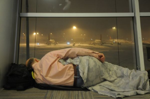 Atatürk Havalimanına kar engeli! İnsanlar perişan - Resim: 4