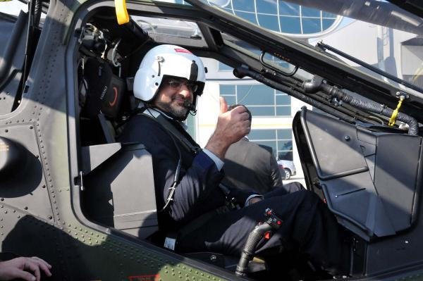  Atak helikopteriyle İstanbul turu attı - Resim: 1