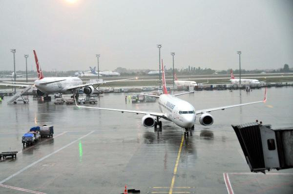 İstanbul'da elektrik yüklü bulut alarmı: Uçaklar inemedi! - Resim: 4