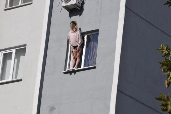 Liseli kız 4'üncü kattan atladı annesinin tepkisine bakın! - Resim: 1