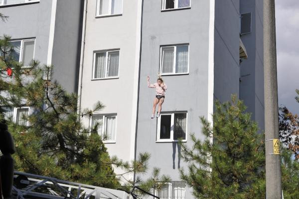 Liseli kız 4'üncü kattan atladı annesinin tepkisine bakın! - Resim: 4