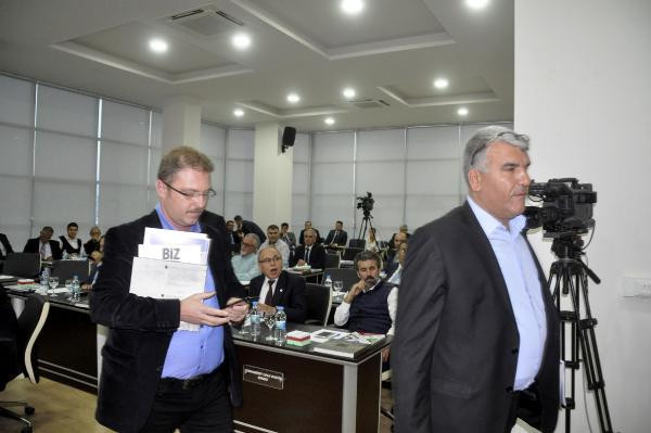 CHP'li başkanın iğrençliğine bakın! Herkesin önünde kadın üyeye... - Resim: 3