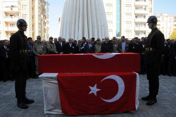Vanlı topçu er, tezkeresini alacağı gün şehit düştü - Resim: 1