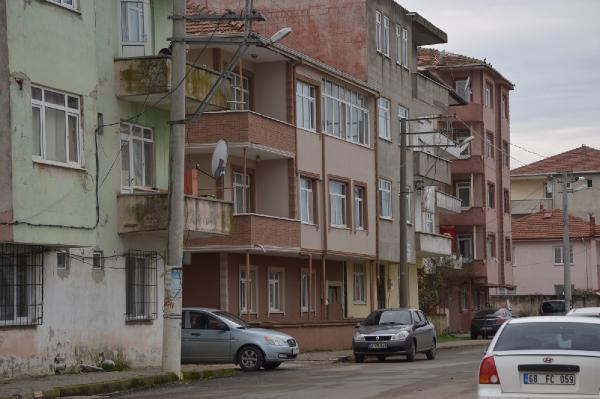 Komşusu ile yatakta basılan kadın oğlunu boğarak öldürdü! - Resim: 2