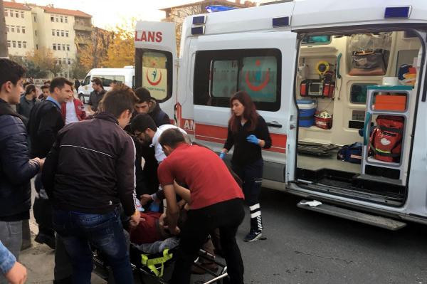 Tartıştığı 2 liseliyi okul önünde bıçakla yaraladı! - Resim: 2